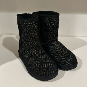 UGG Kid’s Classic II Graphic Short Boot
